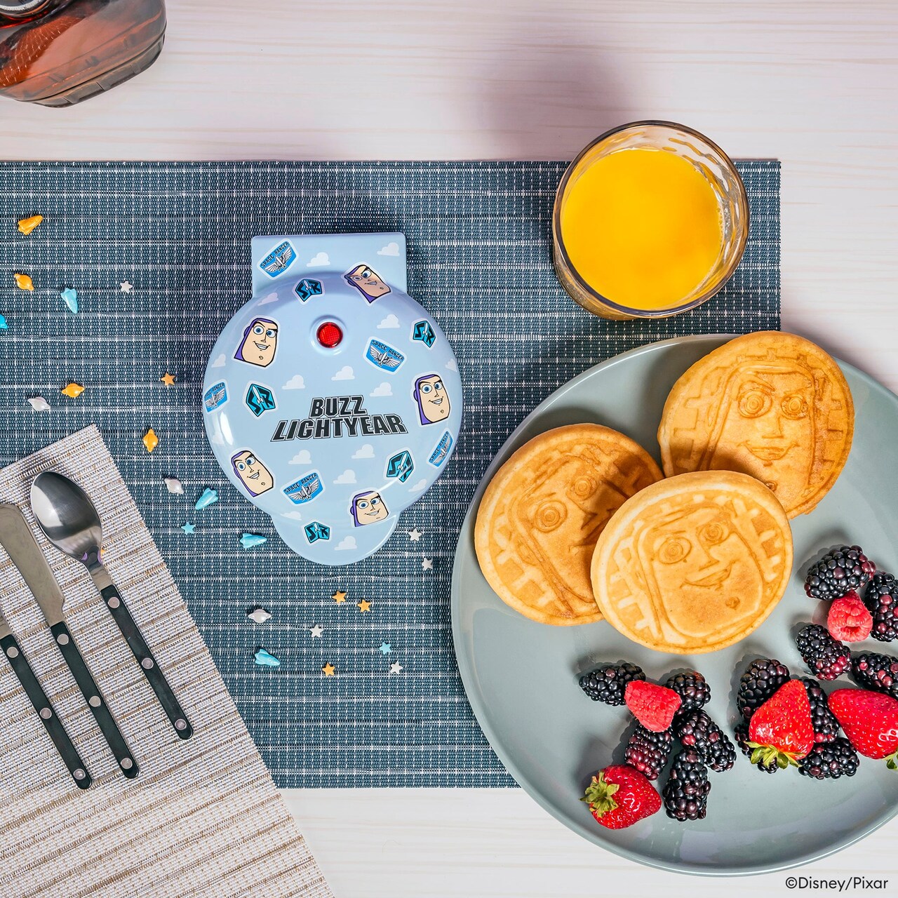 Uncanny Brands Disney Pixar Toy Story Buzz Lightyear Mini Waffle Maker